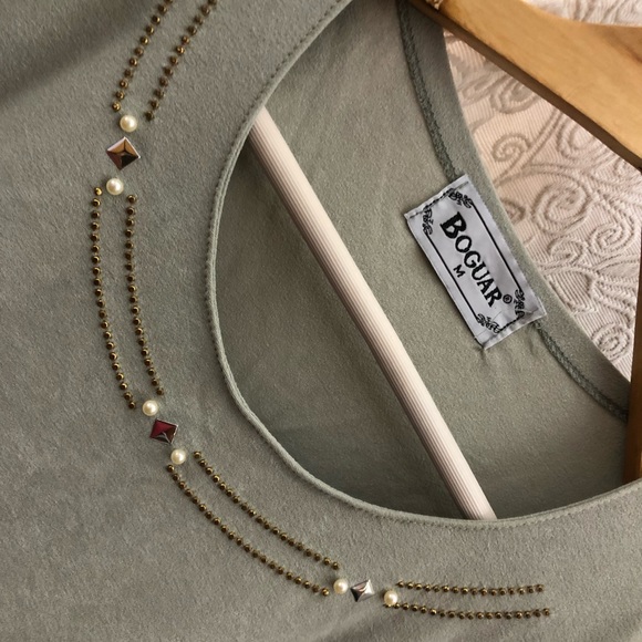 Boguar relaxed fit top with Pearl neckline - Picture 3 of 4